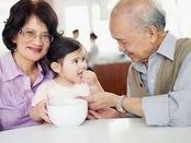 四代：针对高龄女性的试管骗局，“三亲”婴儿违背伦理被叫停